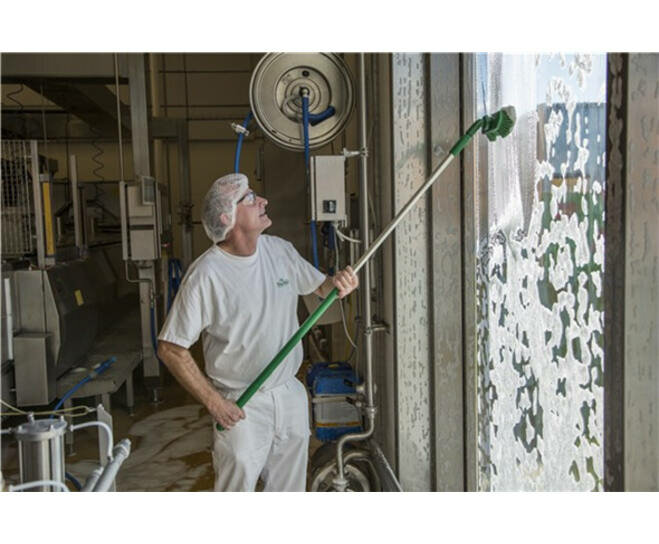 Vikan Hoekverstelbare Zachte  Borstel Met Watertoevoer Groen