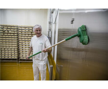 Vikan Hoekverstelbare Zachte  Borstel Met Watertoevoer Groen